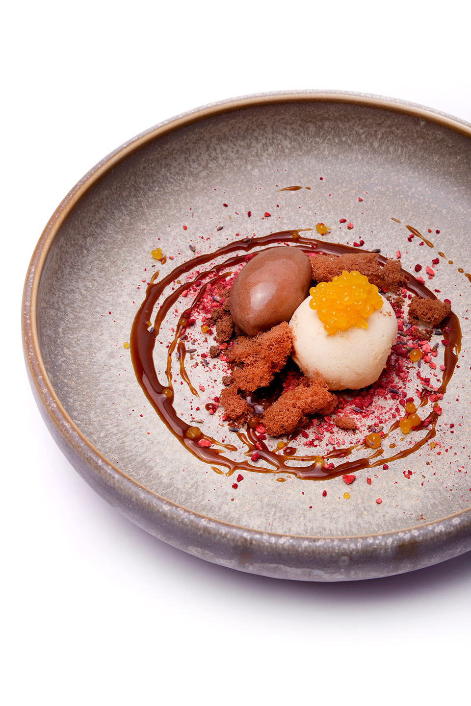 Chocoladesorbet met aardpeer, kalamansi en rood fruit